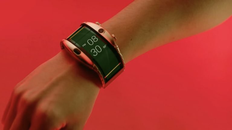 Un smartwatch con pantalla plegable