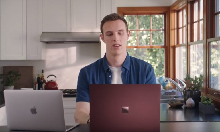 Microsoft se burla de Apple con Mac Book recomendando Surface