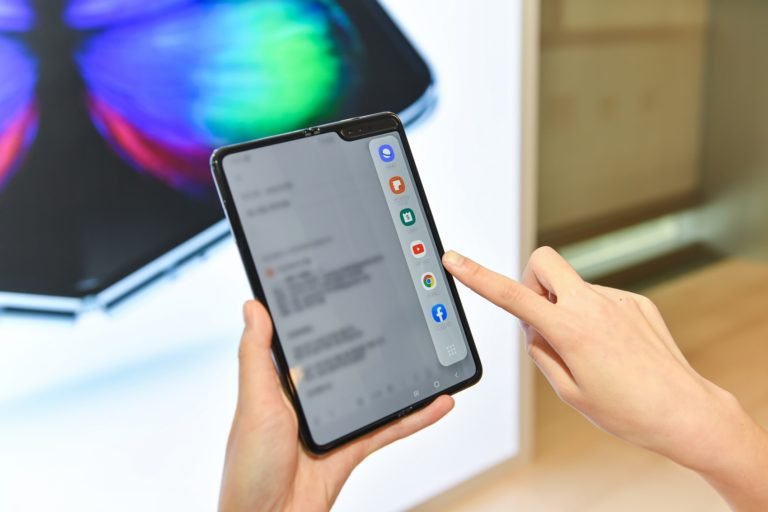 Samsung Colombia presenta el Galaxy Fold,  el primer dispositivo plegable comercial del mundo